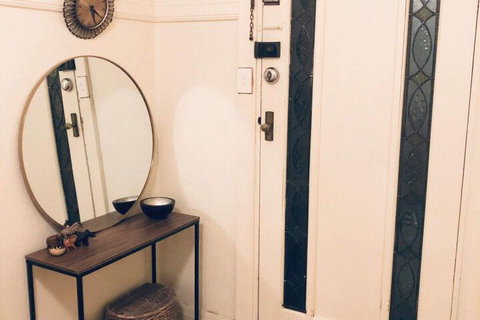 Art Deco Apt In Sunny Elwood Minutes To St. Kilda - New South Wales Tourism  0