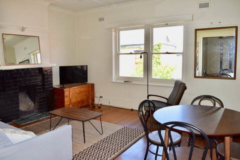 Art Deco Apt In Sunny Elwood Minutes To St. Kilda - New South Wales Tourism  3