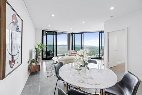 HomeHotel Ultra Luxury 2 Bedroom Next To Mall & Train - New South Wales Tourism  1