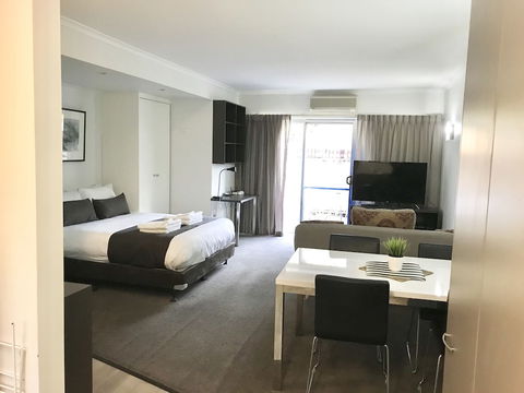 Adelaide Dresscircle Apartments - Archer Street - New South Wales Tourism  5