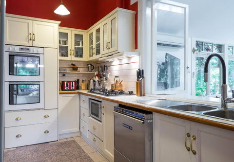 Rent Your Own Historic Hotel For Holidays & Events - New South Wales Tourism  4