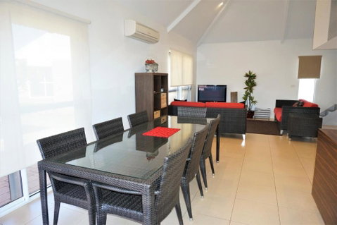 Osprey Holiday Village Unit 104 Luxurious 3 Bedroom Holiday Villa With A Pool In The Complex - New South Wales Tourism  5