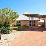 Osprey Holiday Village Unit 104 Luxurious 3 Bedroom Holiday Villa With A Pool In The Complex - New South Wales Tourism  1