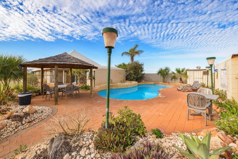 Osprey Holiday Village Unit 106 Trendy 3 Bedroom Holiday Villa With A Pool In The Complex - New South Wales Tourism  3