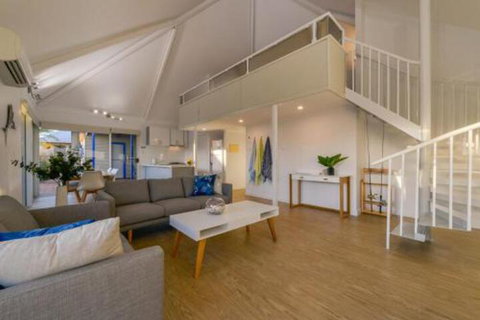 Osprey Holiday Village Unit 106 Trendy 3 Bedroom Holiday Villa With A Pool In The Complex - New South Wales Tourism  0