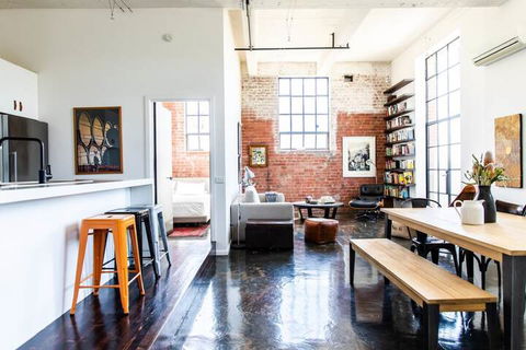 Stylish Warehouse Conversion In Heart Of Fitzroy - New South Wales Tourism  1