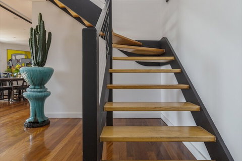 Fabulous Fitzroy Converted Warehouse - New South Wales Tourism  4