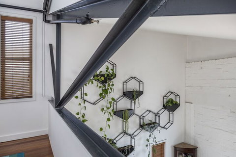 Fabulous Fitzroy Converted Warehouse - New South Wales Tourism  2