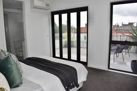 Brand New 2 Bed Apartment With Stunning City Views - New South Wales Tourism  6