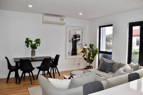 Brand New 2 Bed Apartment With Stunning City Views - New South Wales Tourism  5