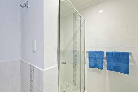 Dolphins Apartment - New South Wales Tourism  3