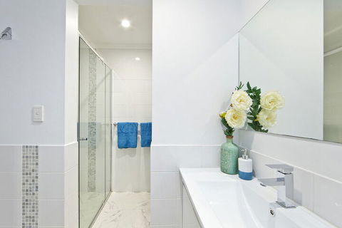 Dolphins Apartment - New South Wales Tourism  4