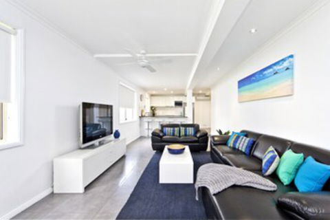 Dolphins Apartment - New South Wales Tourism  0