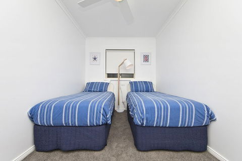 Dolphins Apartment - New South Wales Tourism  7