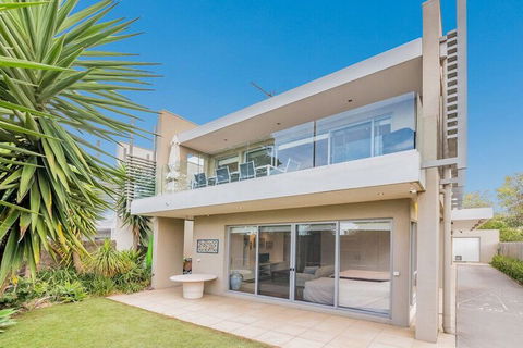 Charmandene On The Beach - New South Wales Tourism  2