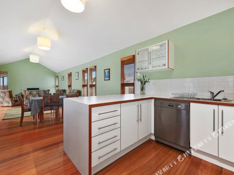 Family Friendly Weatherboard Cottage - New South Wales Tourism  0