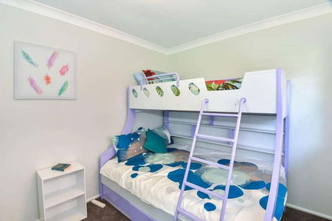 The Noraville House Large Family Home - New South Wales Tourism  1