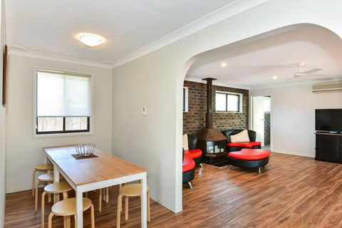 The Noraville House Large Family Home - New South Wales Tourism  2