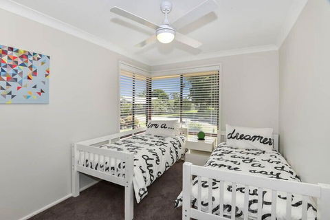 The Noraville House Large Family Home - New South Wales Tourism  5