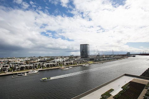 Delightful 2BR Riverview@docklands - New South Wales Tourism  5