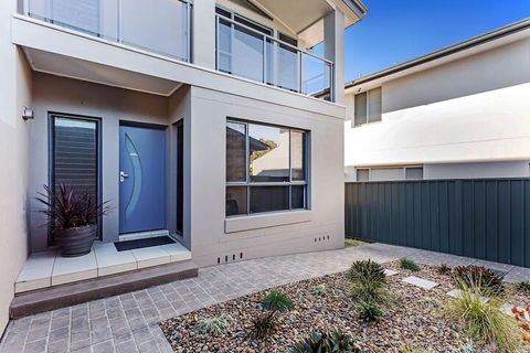Fingal Breeze At Fingal Bay - New South Wales Tourism  1