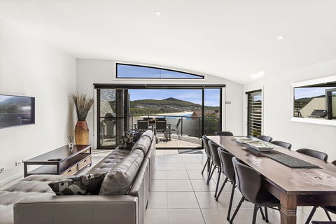 Fingal Breeze At Fingal Bay - New South Wales Tourism  2