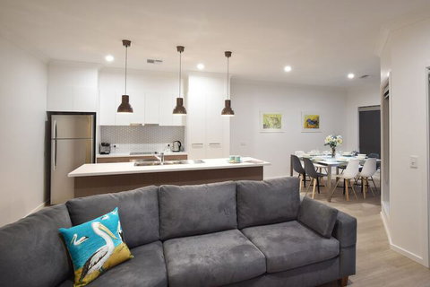 Boats And Bedzzz Houseboat Stays & Renmark River Villas - New South Wales Tourism  7