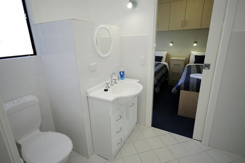 Boats And Bedzzz Houseboat Stays & Renmark River Villas - New South Wales Tourism  3