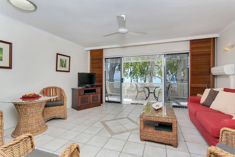 On Palm Cove Beachfront Apartments - New South Wales Tourism  5