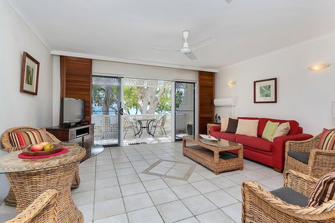 On Palm Cove Beachfront Apartments - New South Wales Tourism  4