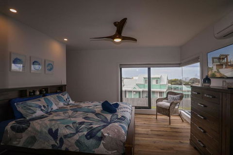 Coffs At Surf Beach Phillip Island - New South Wales Tourism  4