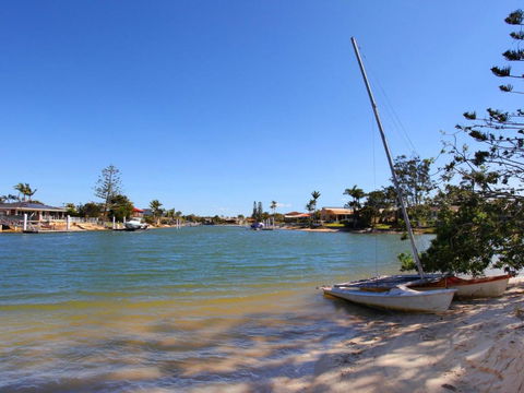 Anjuna 2 2 BDRM Budget Stay On Canal - New South Wales Tourism  1