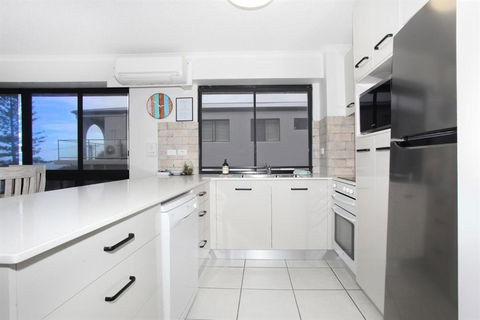 Unit 5 Phoenix Apartments 1736 David Low Way Coolum Beach LINEN INCLUDED 500 Bond - New South Wales Tourism  2