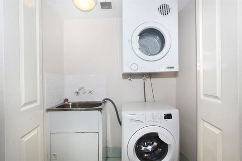 Unit 5 Phoenix Apartments 1736 David Low Way Coolum Beach LINEN INCLUDED 500 Bond - New South Wales Tourism  5