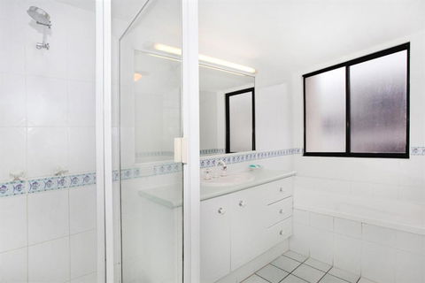 Unit 5 Phoenix Apartments 1736 David Low Way Coolum Beach LINEN INCLUDED 500 Bond - New South Wales Tourism  6