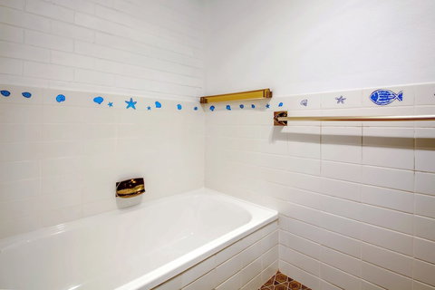 Villa Ellisa Unit 1 / 10 Columbia Close - New South Wales Tourism  4