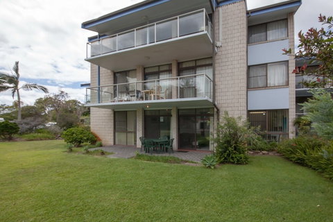 Villa Ellisa Unit 1 / 10 Columbia Close - New South Wales Tourism  0