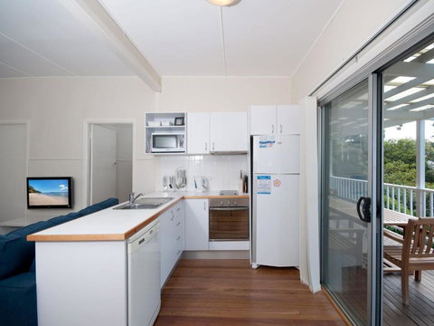 Gloucester Street 04 Frangipani - New South Wales Tourism  1