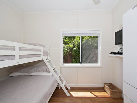 Gloucester Street 04 Frangipani - New South Wales Tourism  4