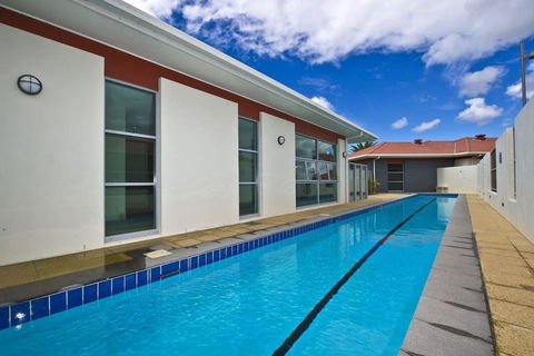 Pacific Blue Pool Spa & More Available In Complex! - New South Wales Tourism  5