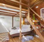 BLUE APPLE LODGE