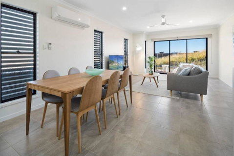 DAYDREAMING Airlie Beach Water Views & Only 200m To Boardwalk. - New South Wales Tourism  5