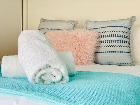 DAYDREAMING Airlie Beach Water Views & Only 200m To Boardwalk. - New South Wales Tourism  6