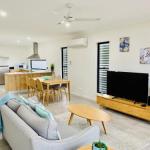 DAYDREAMING Airlie Beach Water Views & Only 200m To Boardwalk. - New South Wales Tourism  0