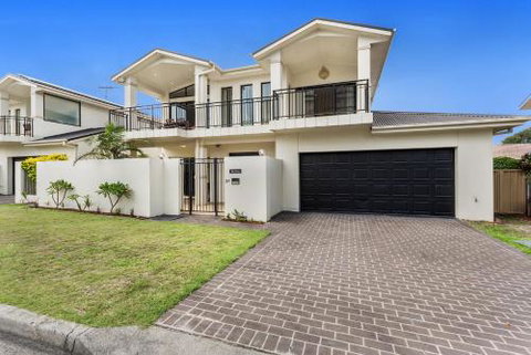 Resthaven In The Heart Of Shoal Bay - New South Wales Tourism  4