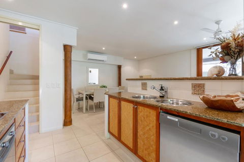 Balinese Beachfront Villa - New South Wales Tourism  5