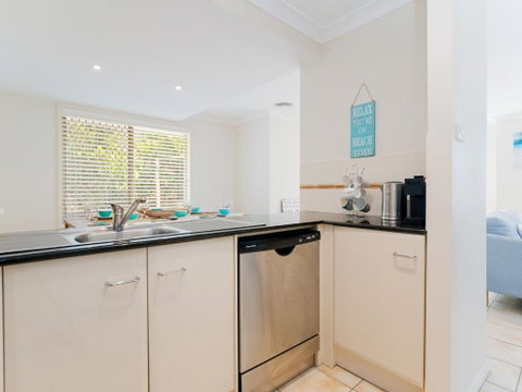 Bay Haven 4 / 3 Thurlow Avenue Pet Friendly Close To Town & Air Con - New South Wales Tourism  5