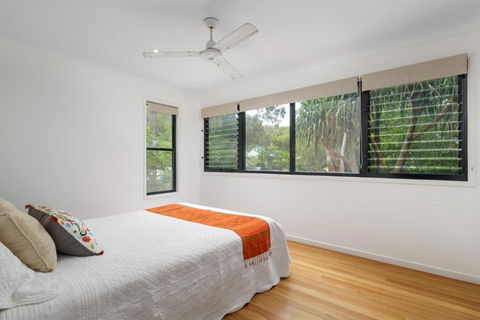 12 Naiad Court Pool Sleeps 8 Close To Beach - New South Wales Tourism  1