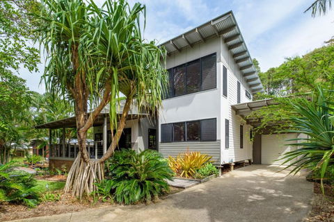 12 Naiad Court Pool Sleeps 8 Close To Beach - New South Wales Tourism  3