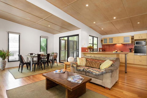 12 Naiad Court Pool Sleeps 8 Close To Beach - New South Wales Tourism  4